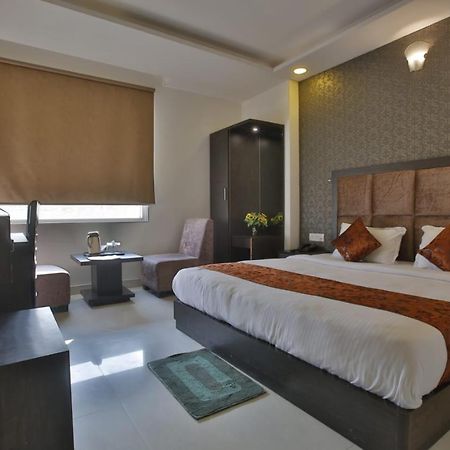 Hotel Aashiyana Inn Neu-Delhi Exterior foto