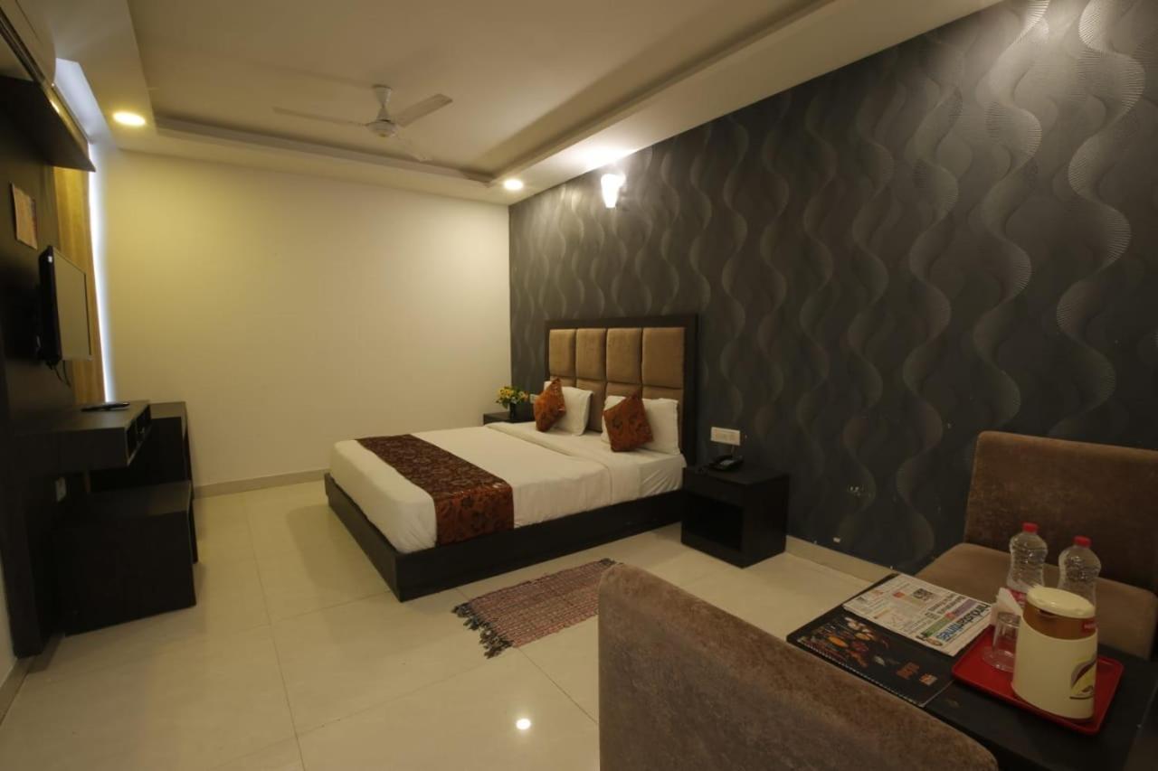 Hotel Aashiyana Inn Neu-Delhi Exterior foto